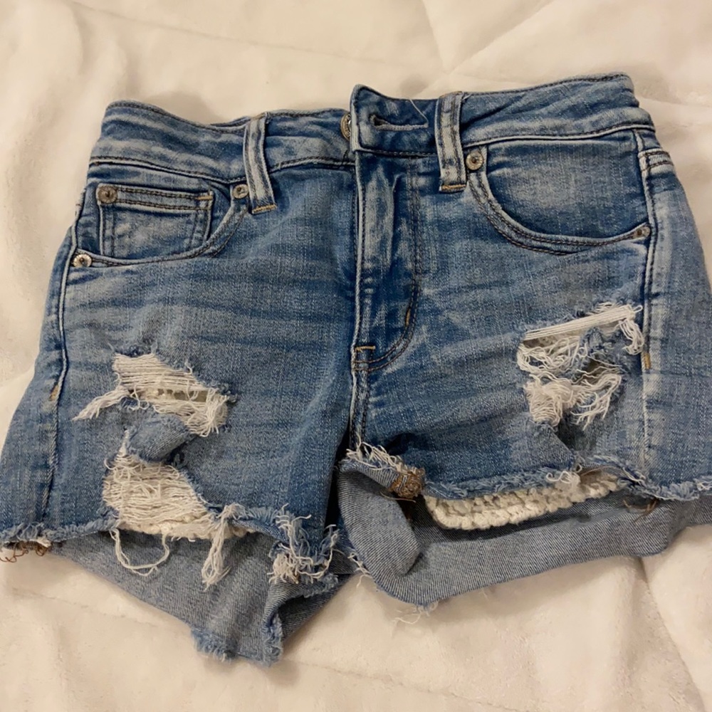 American eagle blue ripped jean size 00